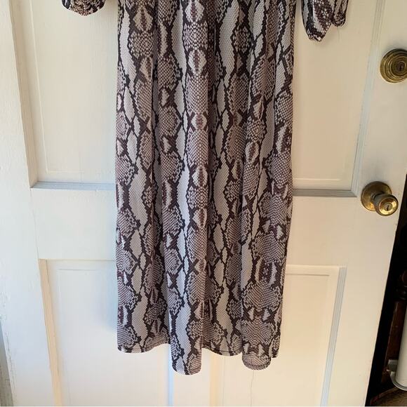 ASOS Maxi Dress Size 8 Sheer Snake Print Scoop Neck Chiffon Long Sleeve Slit - Picture 4 of 8
